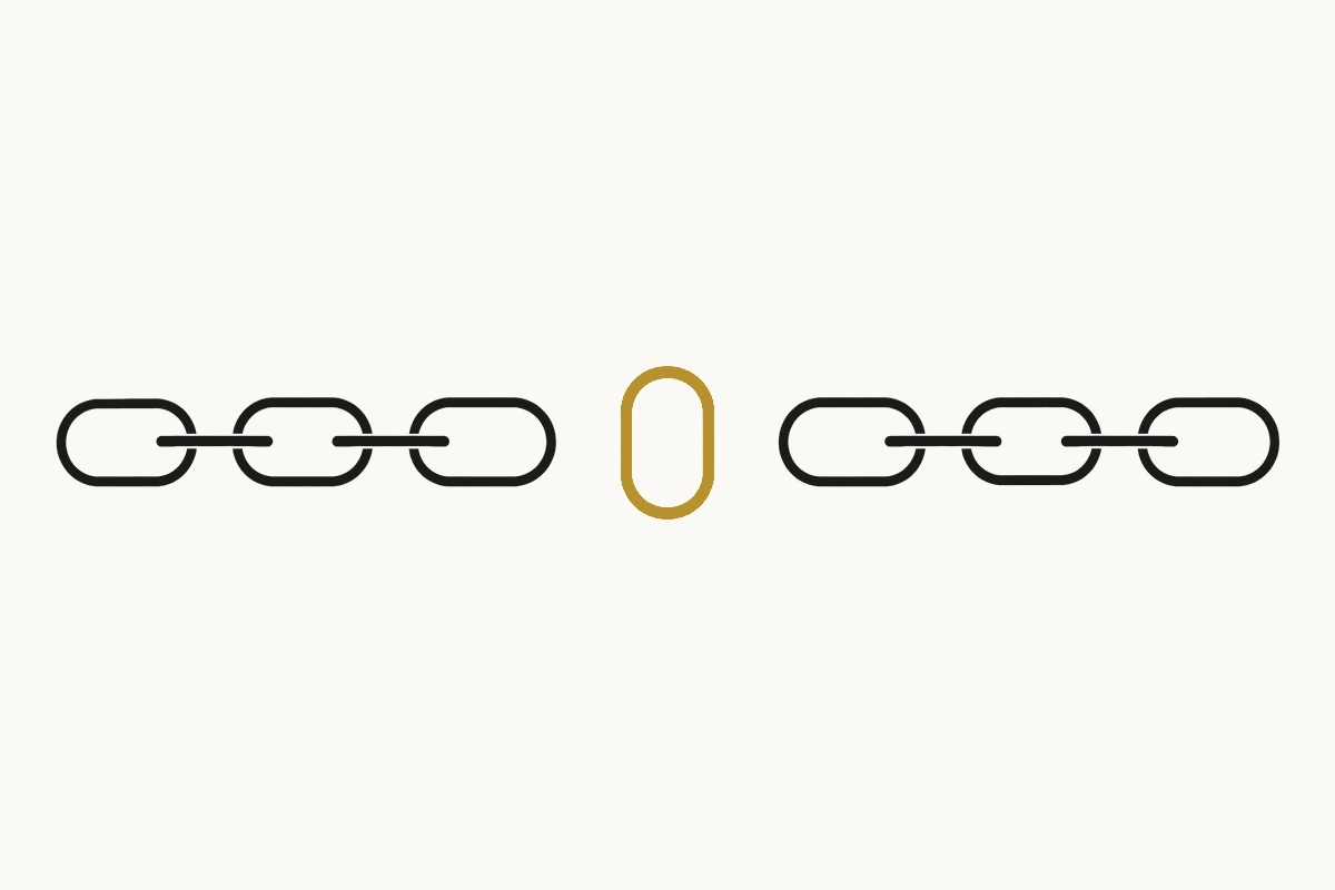 A chain of links in which one is a closed ring connected to neither neighbour.